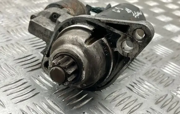 Volkswagen Golf V Starter motor 