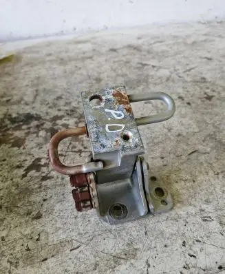 Volkswagen PASSAT B5.5 Front door lower hinge 
