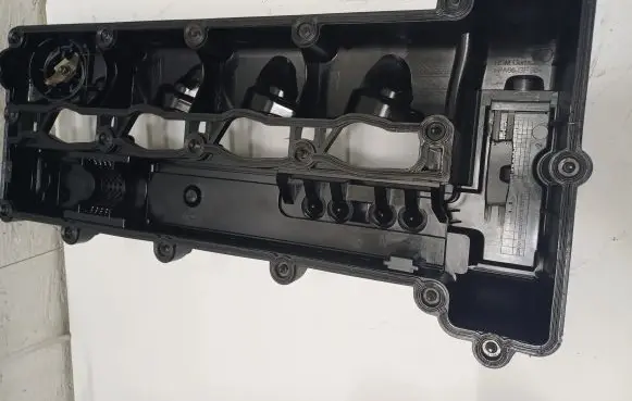 Mercedes-Benz Sprinter W906 Rocker cam cover A6510100230