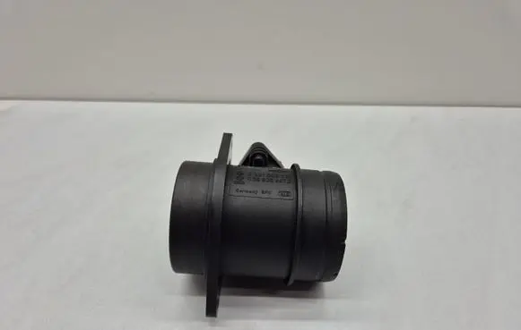 Volkswagen Golf V Mass air flow meter 038906461B 0281002531