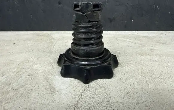 Volkswagen Golf V Spare wheel bolt