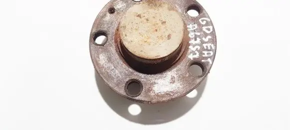 Rear wheel hub