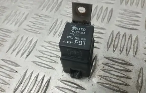 Volkswagen PASSAT B7 Other relay 3B0951253