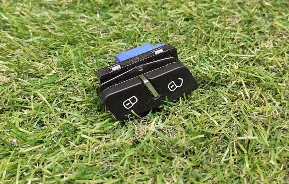 Volkswagen Touareg II Central locking switch button 7P6962125A