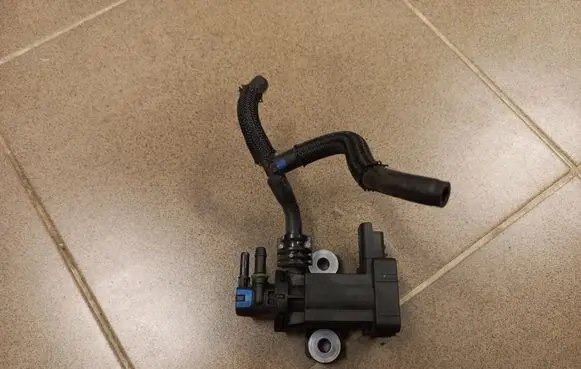 Ford Kuga II Turbo solenoid valve 9808205880