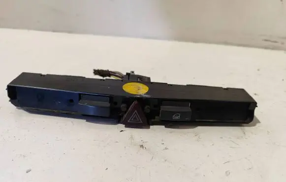 Opel Astra H Hazard light switch 13100105 0320 0375807