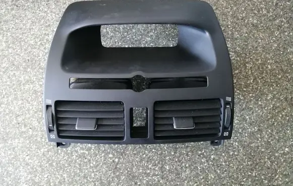 Toyota Avensis T250 Dash center air vent grill