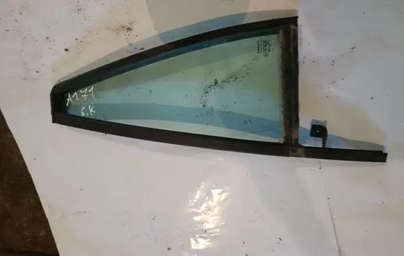 Volvo XC90 Rear vent window glass DOT682M3240AS2 E143R001582