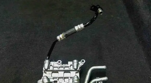Volkswagen Touareg II Engine oil radiator 