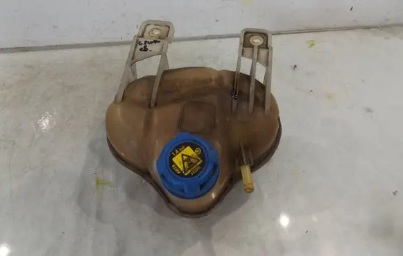 Coolant expansion tank/reservoir