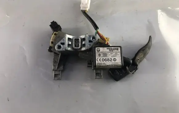 Mitsubishi Pajero Pinin Ignition lock MR329406