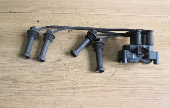 Ford Mondeo Mk III High voltage ignition coil U2001 017E