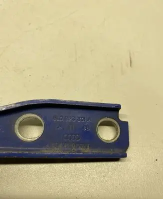 Audi A3 S3 8L Engine bonnet/hood hinges 8L0823301A