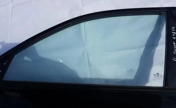 Hyundai Tucson JM Front door window glass four-door