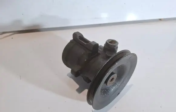 Opel Astra F Power steering pump 90299247