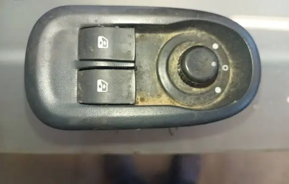 Renault Master III Electric window control switch 8200637849