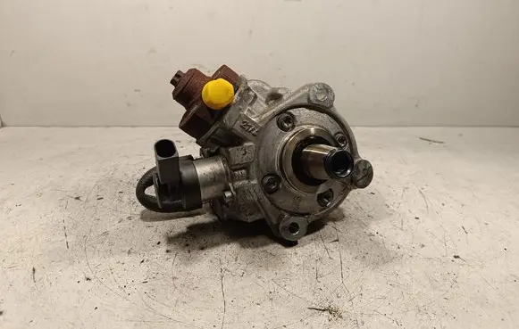 BMW 4 F32 F33 Fuel injection high pressure pump 7810696