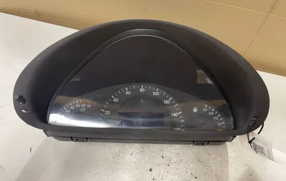 Mercedes-Benz C W202 Speedometer (instrument cluster) 87001411B MBA2035403611