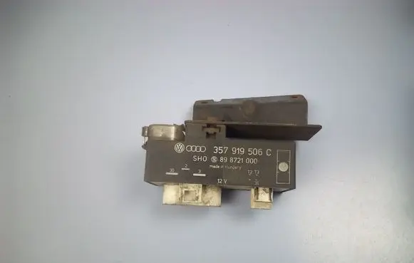 Volkswagen PASSAT B4 Coolant fan relay 357919506C 898721000