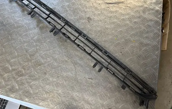 Peugeot 3008 I Front bumper lower grill 9685625677