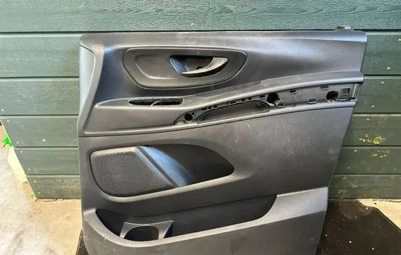 Mercedes-Benz Vito Viano W447 Front door card panel trim