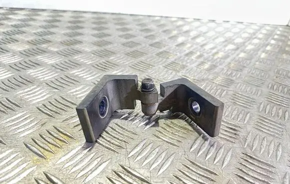 BMW 5 E60 E61 Front door upper hinge 7068074 7068078