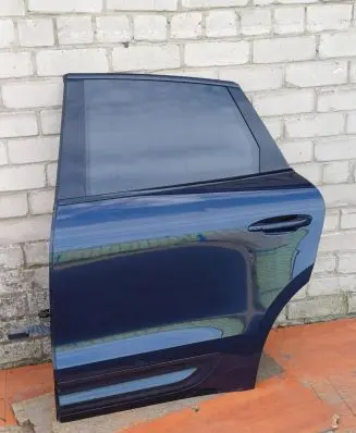 Porsche Macan (95B) Rear door