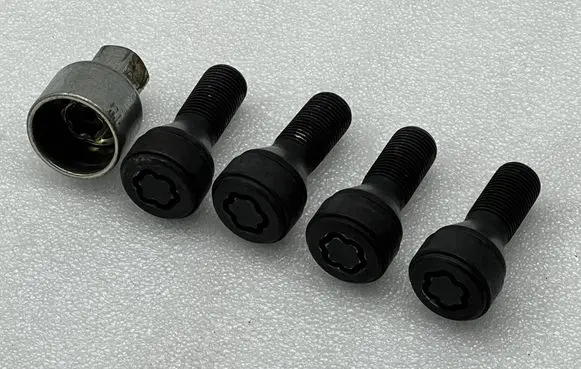 BMW 1 F40 Anti-theft wheel nuts and lock 