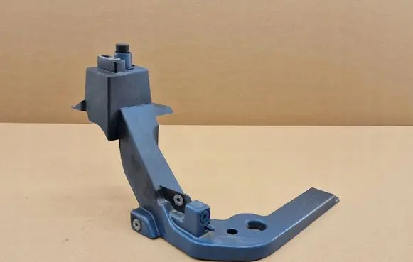 Volvo XC40 Headlight/headlamp mounting bracket 