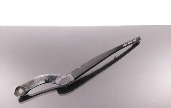 Front wiper blade arm