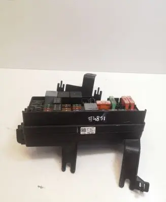 Mercedes-Benz R W251 Fuse module A1645400272 1645400272 A1645402372