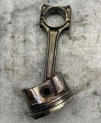 Volkswagen Golf IV Piston 050D