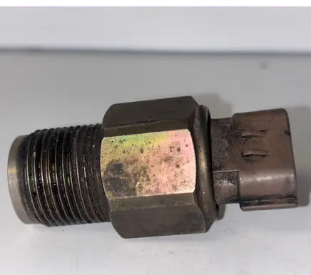 Toyota Corolla Verso AR10 Fuel pressure sensor 