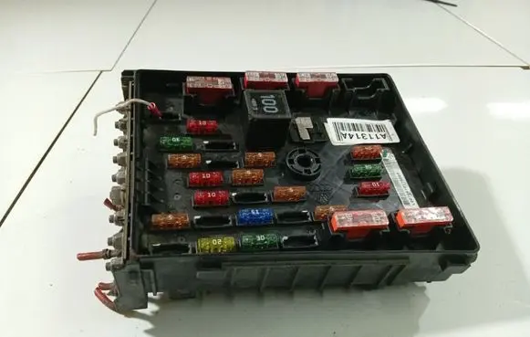 Volkswagen PASSAT B6 Fuse box set 3C0937125