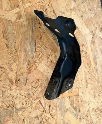 Volkswagen Eos Fender mounting bracket 1Q0821135