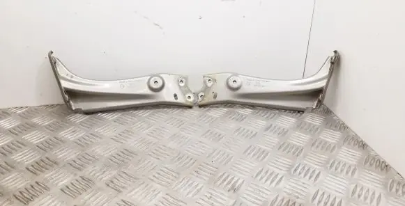 Skoda Octavia Mk3 (5E) Fender mounting bracket 5E0821142 5E0821141