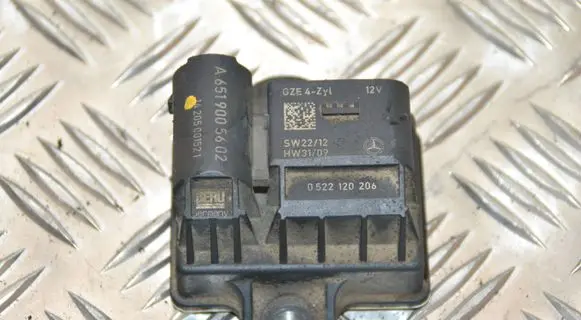 Mercedes-Benz A W176 Glow plug pre-heat relay A6519005602