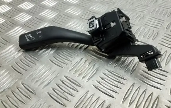 Volkswagen Tiguan Indicator stalk 1K0953513E