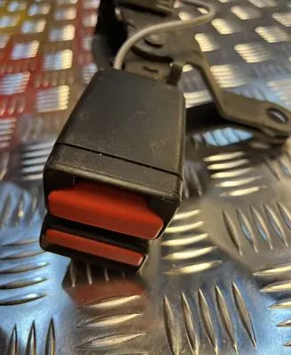 Volvo XC90 Middle seatbelt buckle (rear) 39838367