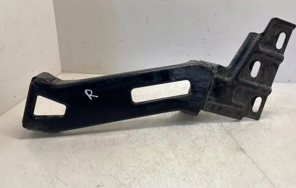 Iveco Daily 6th gen Front bumper mounting bracket 5801667851