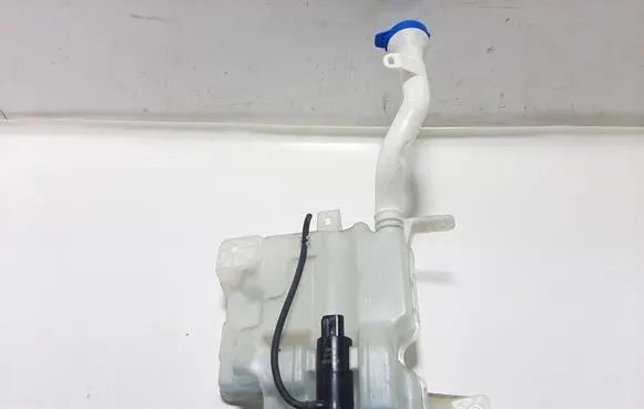 Windshield washer fluid reservoir/tank