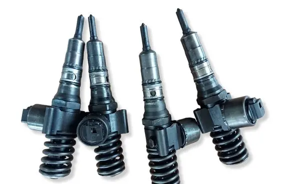 Volkswagen PASSAT B6 Fuel injector 03G130073G