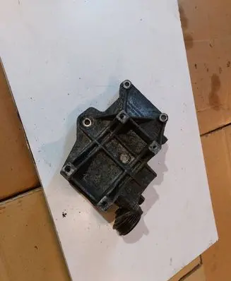 Audi A4 S4 B5 8D A/C compressor mount bracket 058260885C