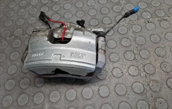 BMW 2 Active Tourer U06 Front brake caliper 8846689