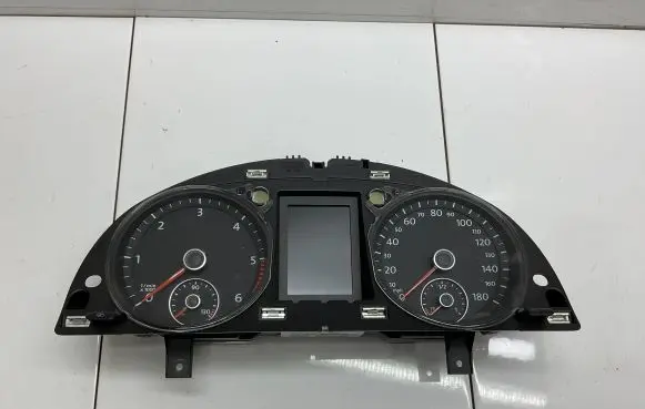 Volkswagen PASSAT CC Speedometer (instrument cluster) 3C8920970L