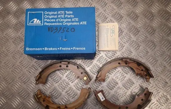 Toyota RAV 4 (XA20) Brake pads (rear) 03013703182