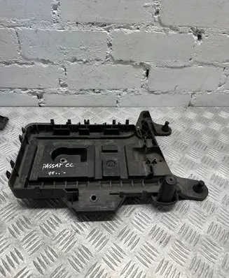 Volkswagen PASSAT CC Battery box tray 1k0915333