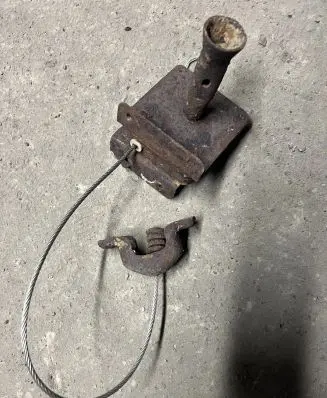 Ford Explorer Spare wheel mounting bracket 