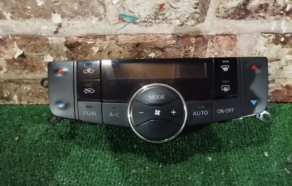 Nissan Pulsar Climate control/heater control trim BC42400002 275003ZP0A
