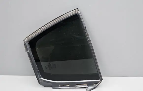 Rear vent window glass